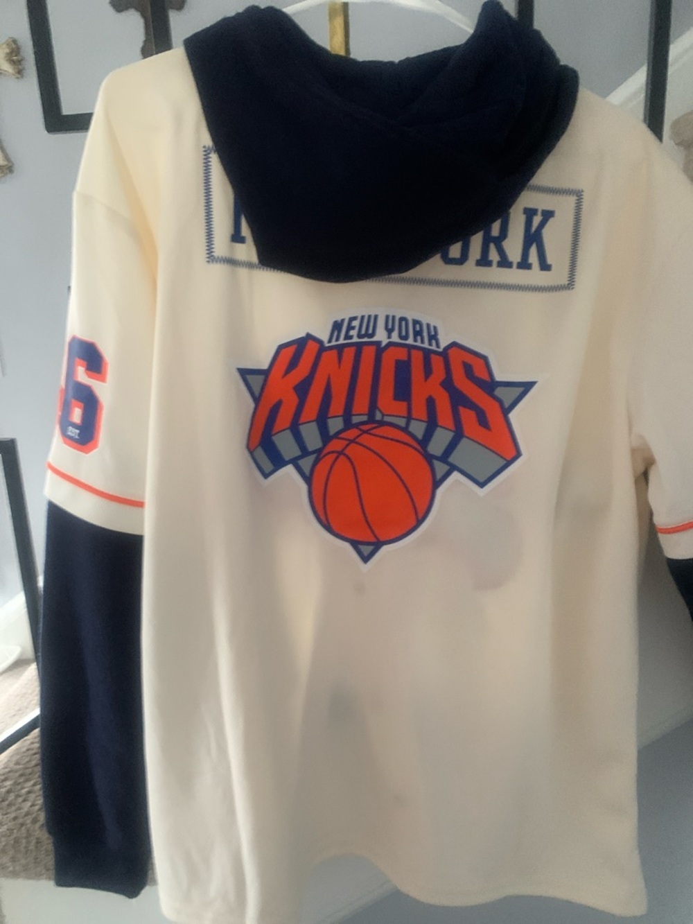 KNICKS - Picture 7 of 14